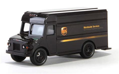 Ups truck driver - Including manual pallet Jack and 2 pallets as accessories: height-adjustable forks; rotating handle; Ups driver with shipping boxes (perforated, pre-printed sheet; assembly required) Recommended age: suitable from 4 years for playing indoors and outdoors ; bworld figure dimension: 4.3 x 1.8 x 0.5 inch ; Truck Dimension : 17.25x 6.5 x …